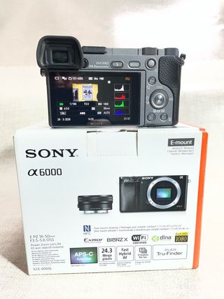 Cámara Sony A6000 + Objetivo 16-50mm