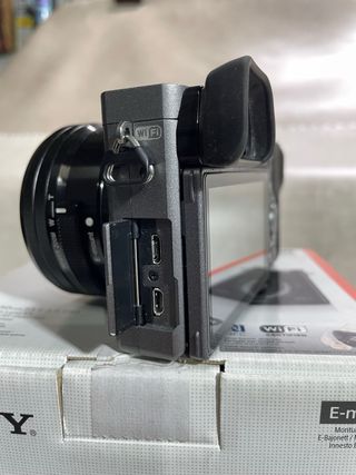 Cámara Sony A6000 + Objetivo 16-50mm