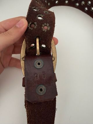 Cinturón de piel marrón