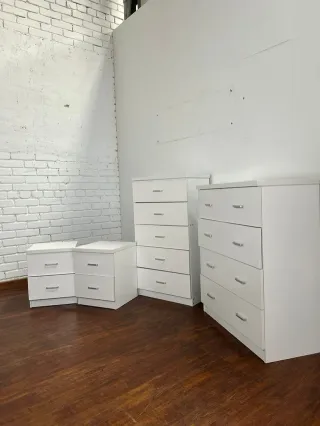 Cómodas y Mesitas de Noche