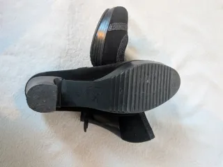 Tacones Laura Amat Negros con Detalles