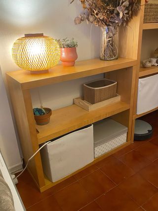 Estantería alta y taquillón bajo