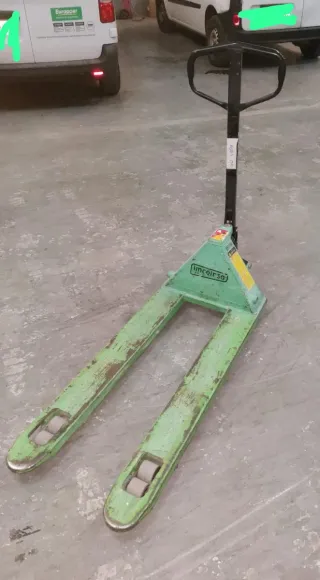 Transpaleta manual verde