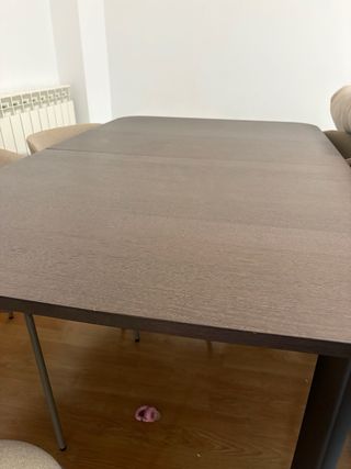 Mesa comedor extensible IKEA + 4 sillas beige