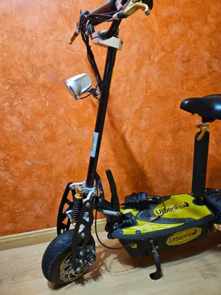 Patinete Eléctrico UrbanFox Negro/Amarillo