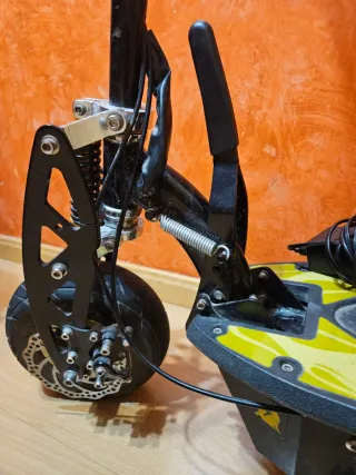 Patinete Eléctrico UrbanFox Negro/Amarillo