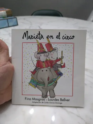 Marieta doctora, inventora, circo. Letra ligada