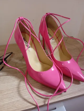 Zapatos tacón rosa con cordones