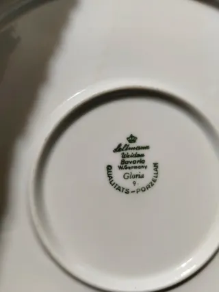 Servizio piatti in porcellana decorato