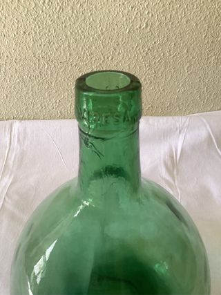 Damajuana antigua verde