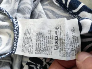 T-shirt blu e bianca taglia L