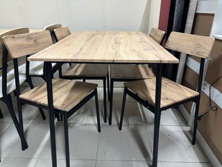 Mesa y 4 Sillas Madera y Metal