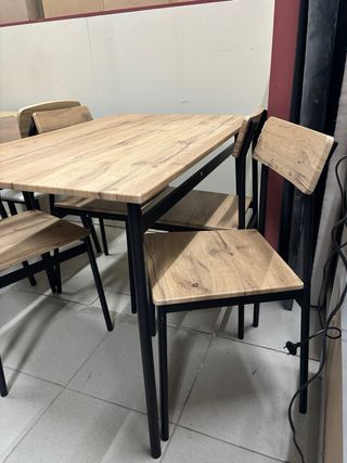 Mesa y 4 Sillas Madera y Metal