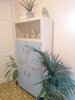 Alacena azul celeste mediados de siglo