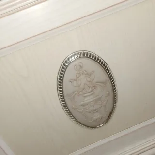 Vitrina de cristal y madera beige versace