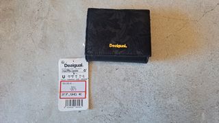 Fantastico LOTE 1 bolsito, 2 MONEDEROS y 1 NECESER