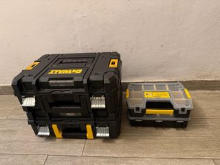 Cajas DeWalt y Stanley TSTAK