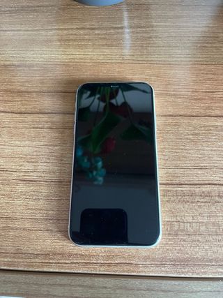 iPhone 11 Blanco con protector de cámaras