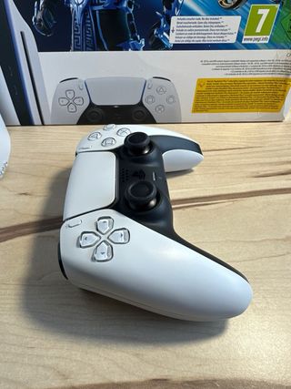 Consola PlayStation 5 + 3 Juegos