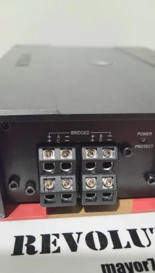 Helix M Four Amplificador