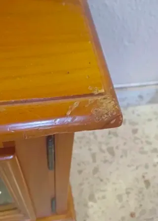 Recibidor de madera con puertas de cristal