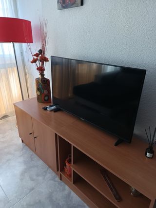 Mueble de salón madera y cristal