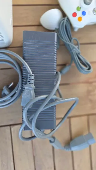 Xbox 360 con 2 mandos y 17 juegos y 4 pulsadores