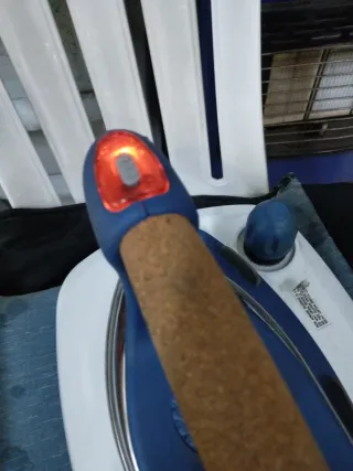 Ferro da stiro guasto con caldaia in pressione