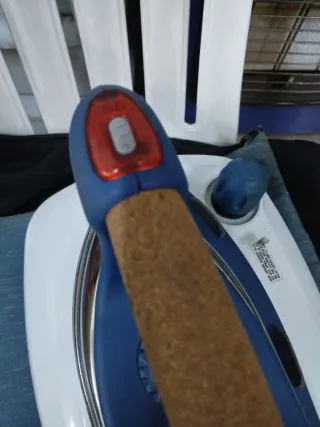 Ferro da stiro guasto con caldaia in pressione