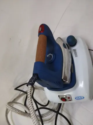 Ferro da stiro guasto con caldaia in pressione