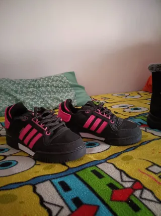 Zapatillas Adidas Negras y Rosas