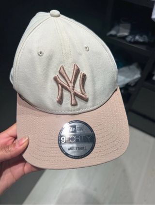 Gorra New Era NY Beige y Marrón