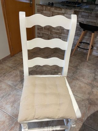 Mesa y 4 Sillas Blancas