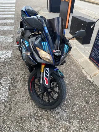 Yamaha YZF R125 Negra