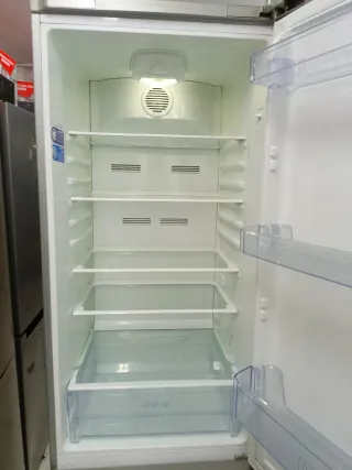 Nevera marca Beko 200/60cm clase A+ con garantia