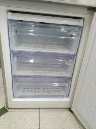 Nevera marca Beko 200/60cm clase A+ con garantia