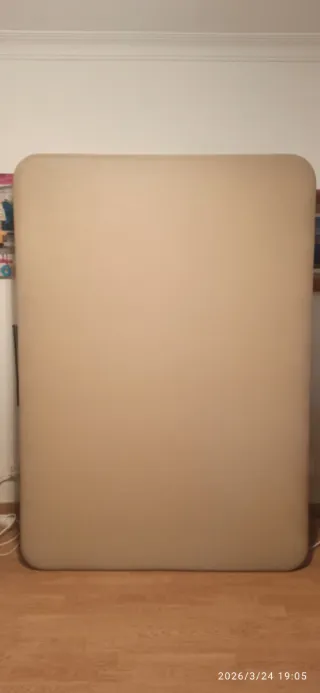 Base tapizada para colchón de 135 cm