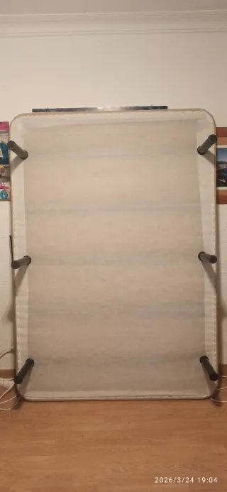Base tapizada para colchón de 135 cm