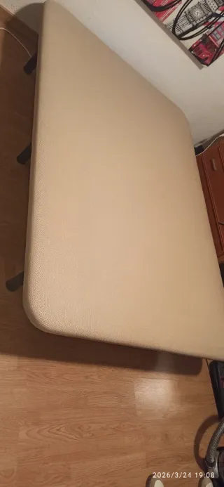 Base tapizada para colchón de 135 cm