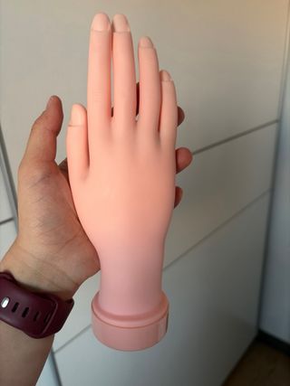 Mano flexible para practicar