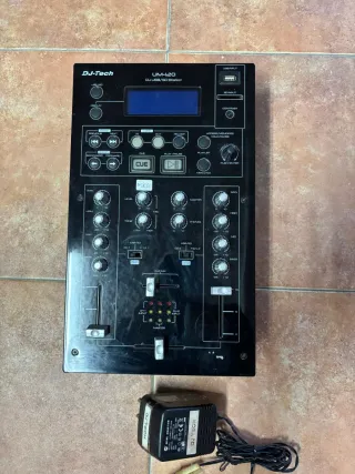 Mesa de mezclas DJ Tech UM120
