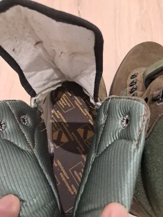 Botas de campo marrones y verdes