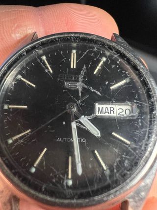 VENDIDO Seiko 5 Automático Negro y Plateado