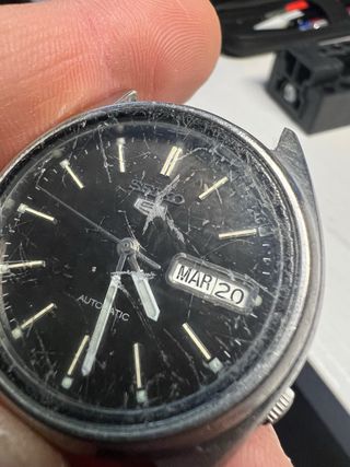 VENDIDO Seiko 5 Automático Negro y Plateado