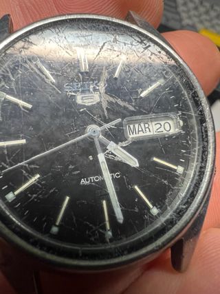 VENDIDO Seiko 5 Automático Negro y Plateado