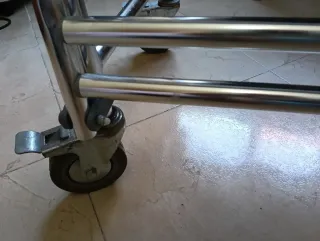 Silla WC portátil con cubeta y frenos