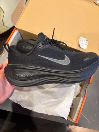 Nike Vomero 18 Plus Negro