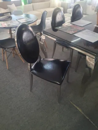 Mesa de comedor y 4 sillas