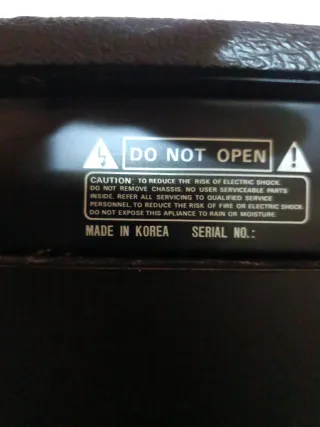 Amplificador Academy CG 20 + Pedal Behringer UM300