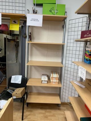 Estantería tienda metal y madera